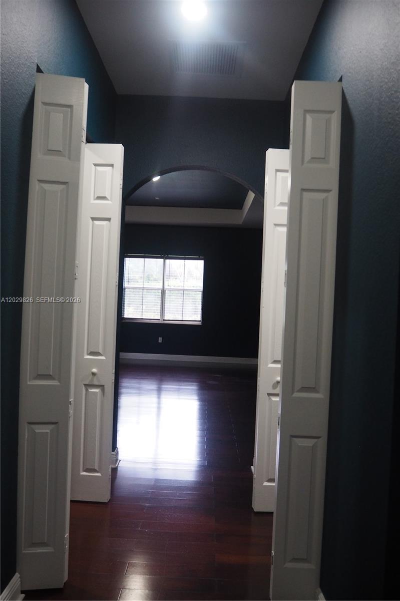 2750 E Jockey Cir E, Davie FL 33330