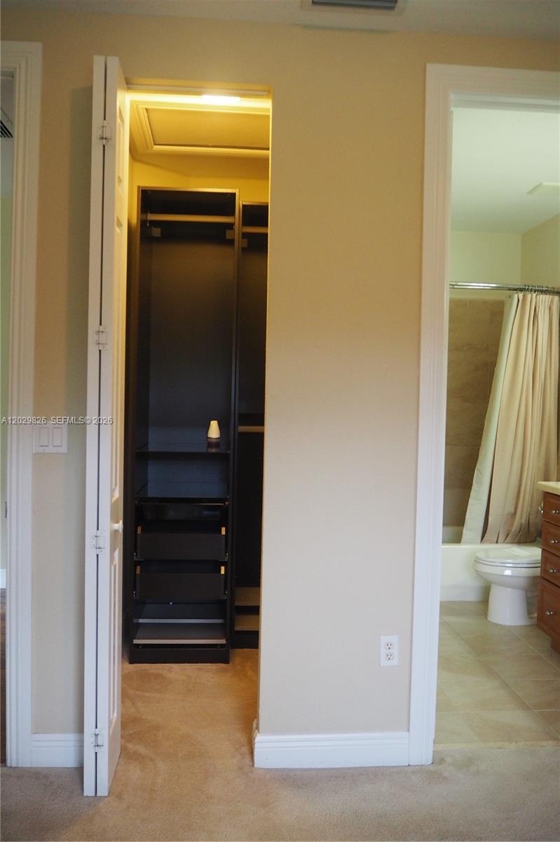 2750 E Jockey Cir E, Davie FL 33330