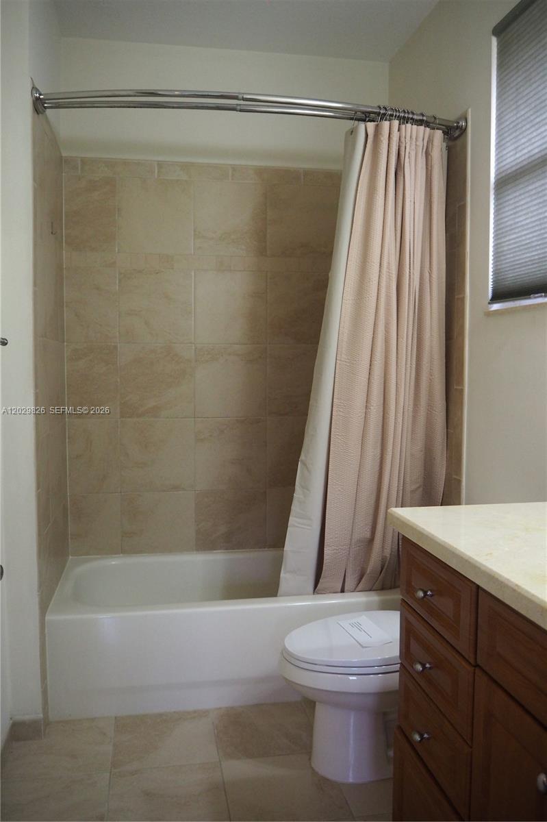 2750 E Jockey Cir E, Davie FL 33330