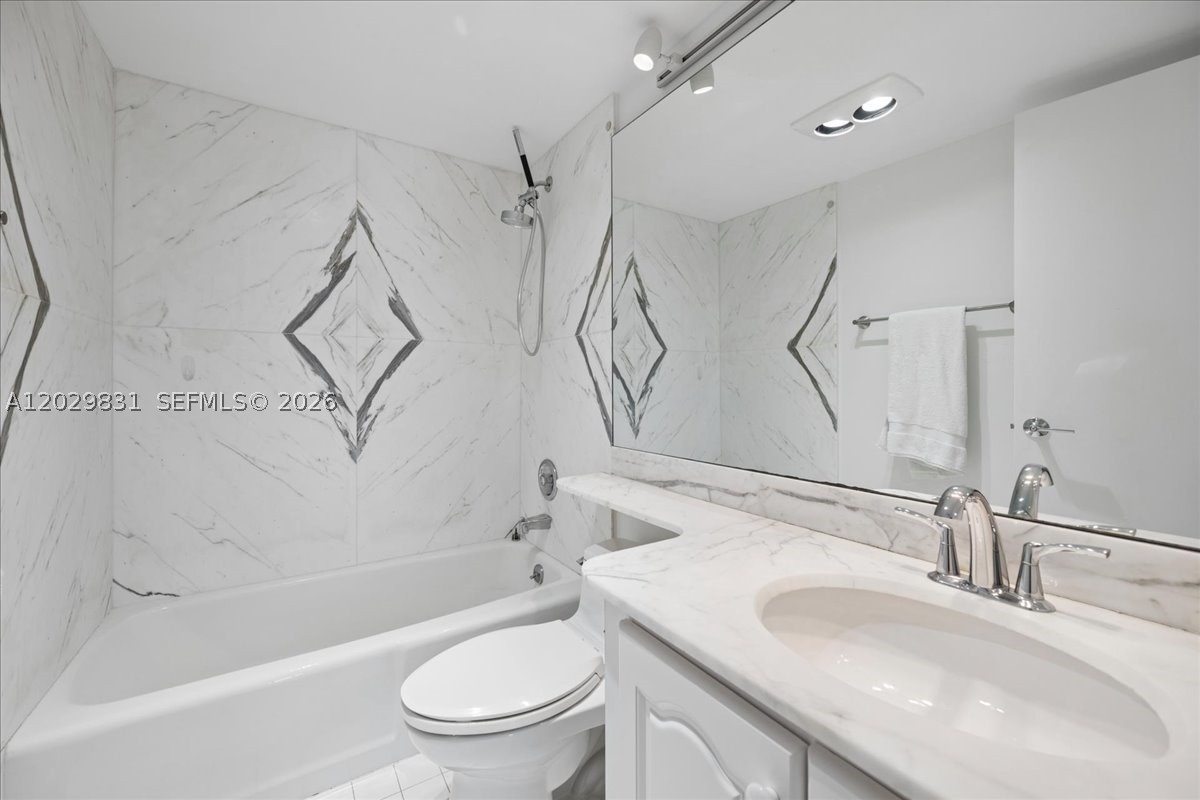 199 Ocean Lane Dr #911, Key Biscayne FL 33149