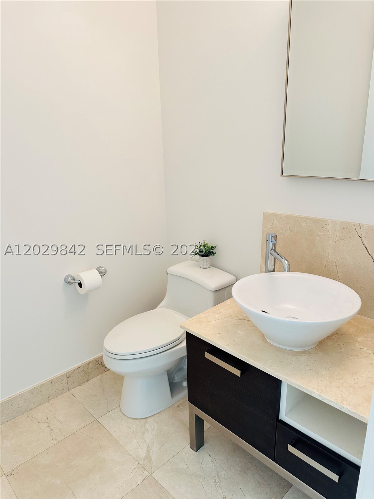 218 SE 14th St #TS206, Miami FL 33131