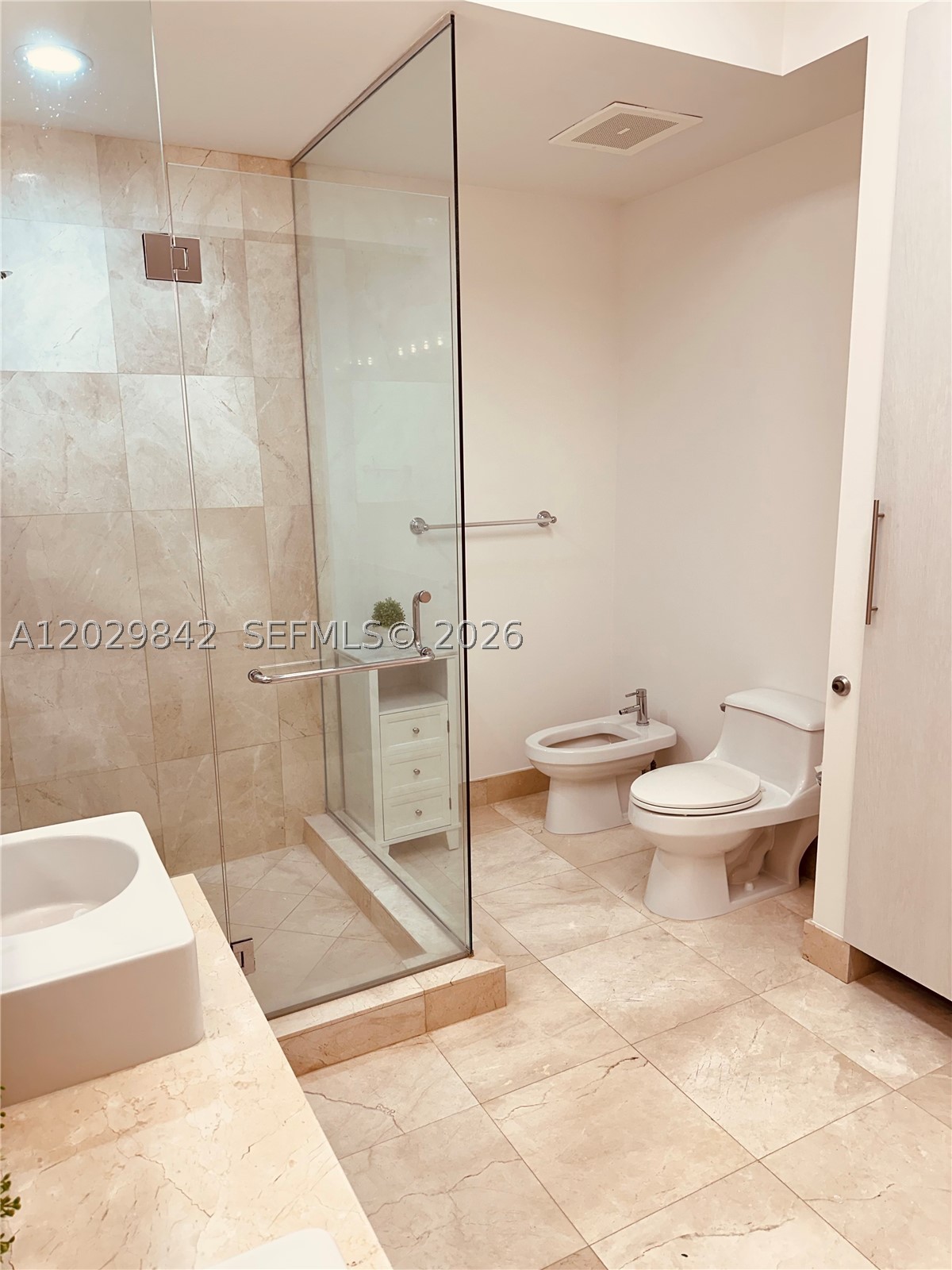 218 SE 14th St #TS206, Miami FL 33131