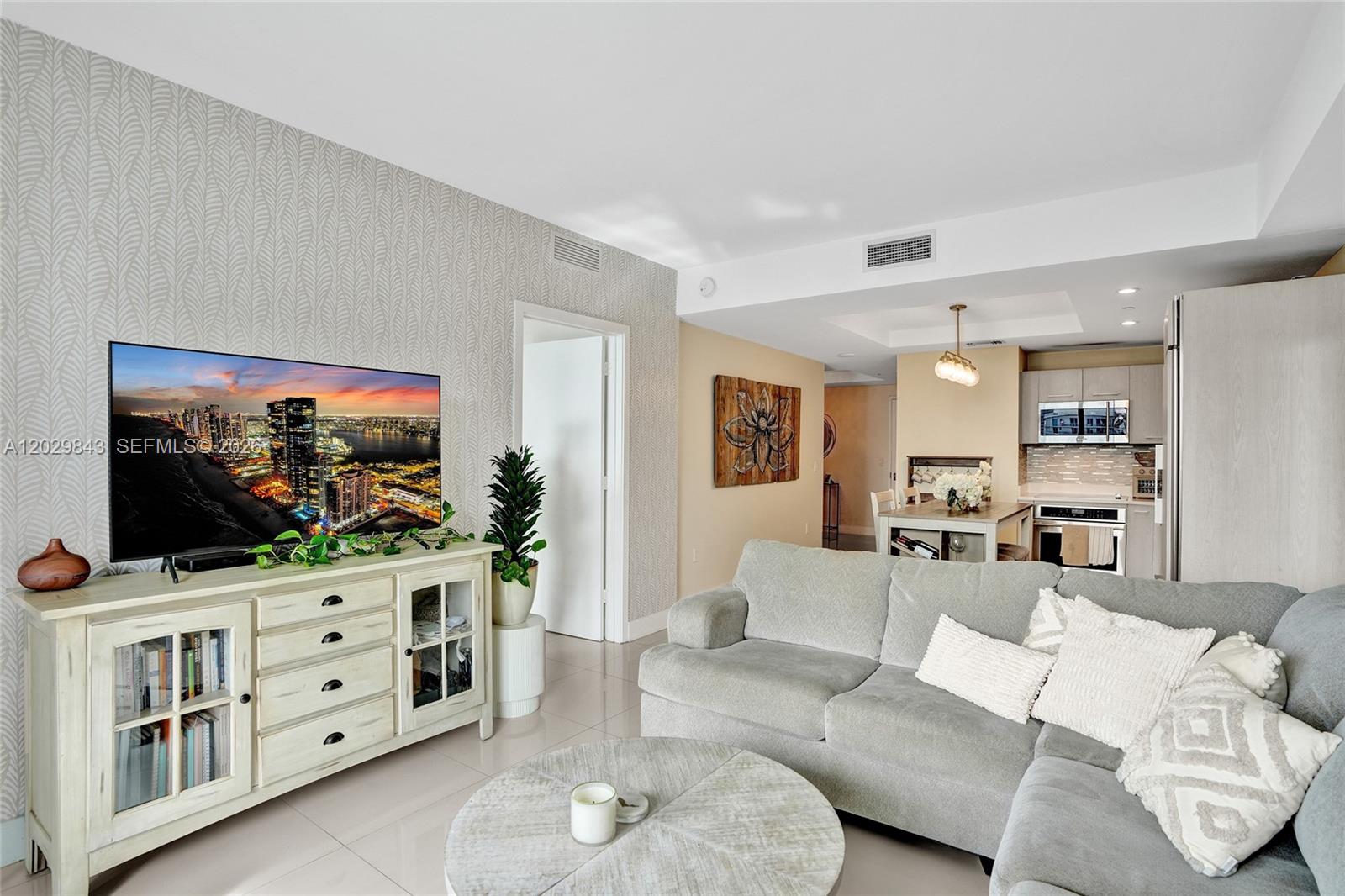 45 SW 9th St #4004, Miami FL 33130