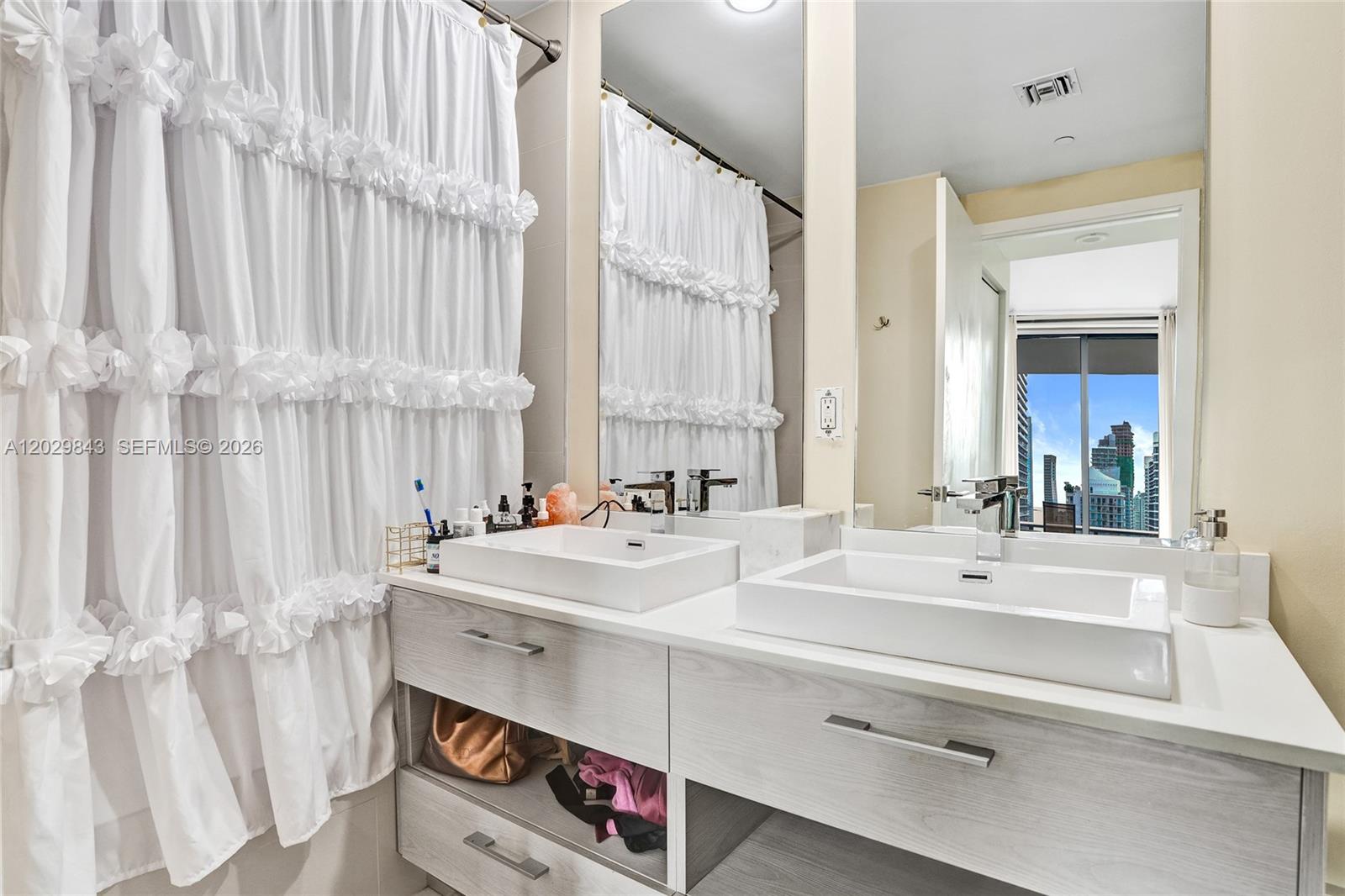 45 SW 9th St #4004, Miami FL 33130