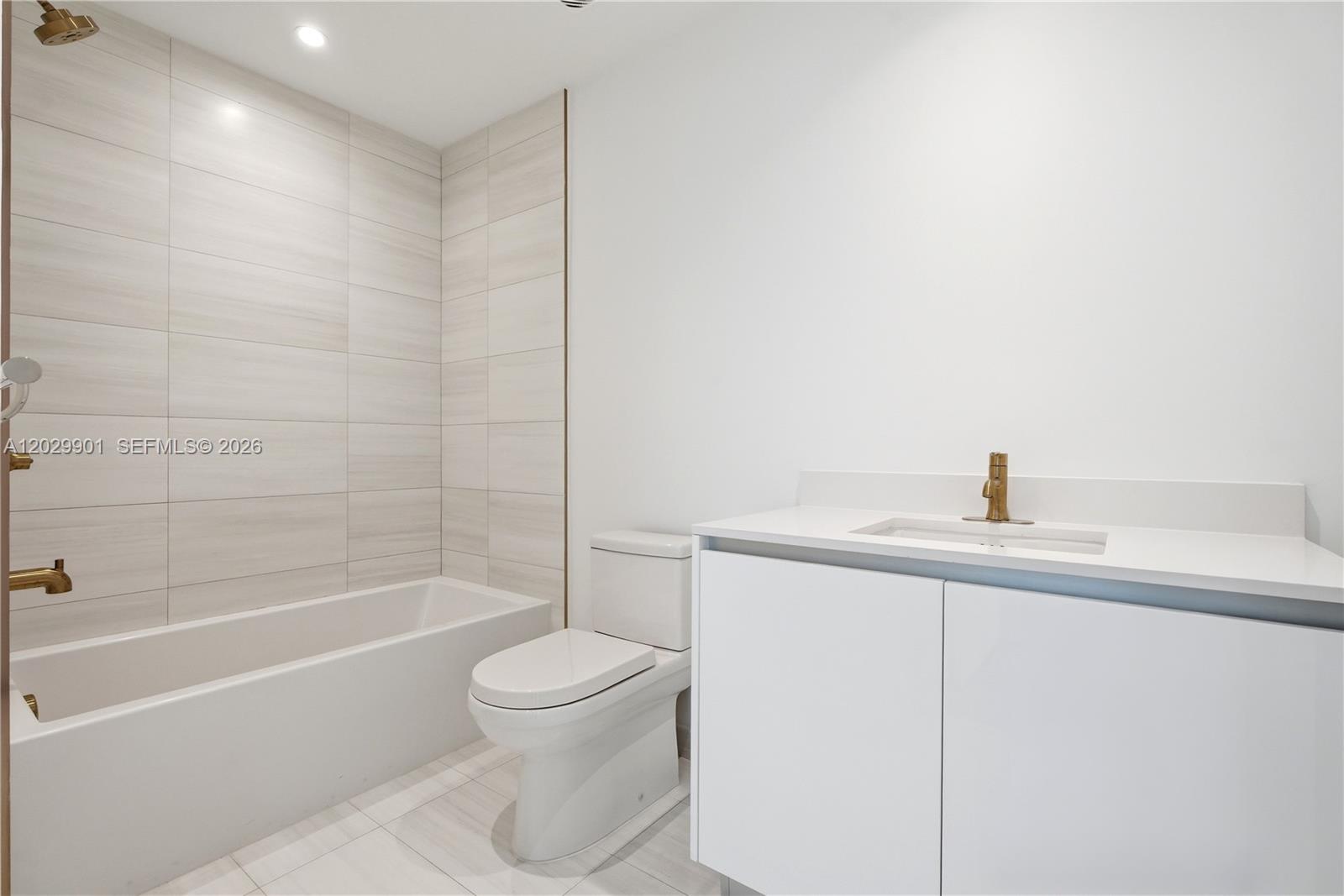 2678 Tigertail Ave #911, Miami FL 33133