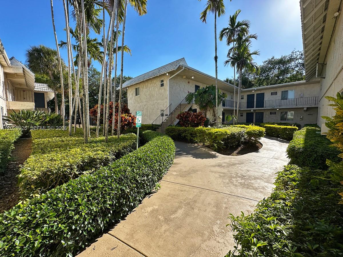 8601 SW 68 CT #5, Pinecrest FL 33143