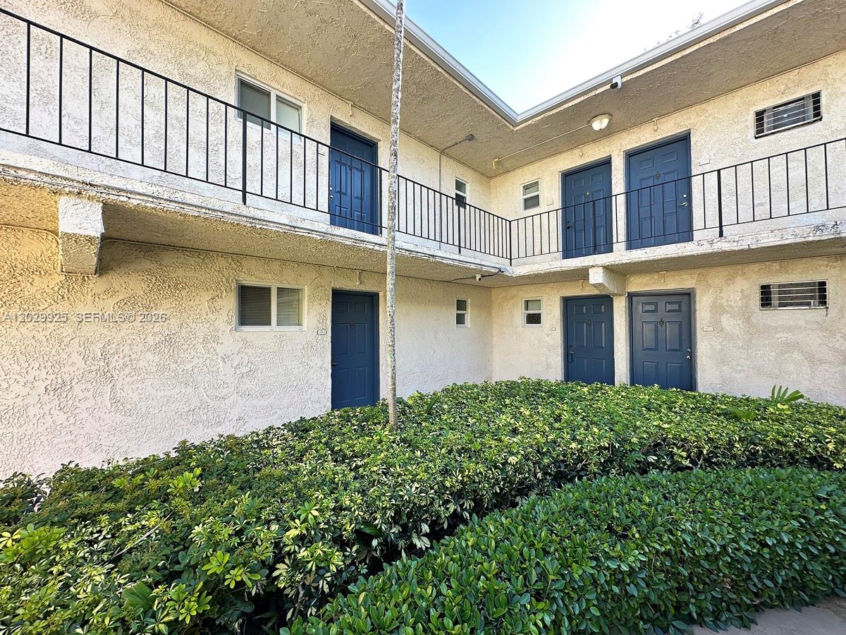 8601 SW 68 CT #5, Pinecrest FL 33143