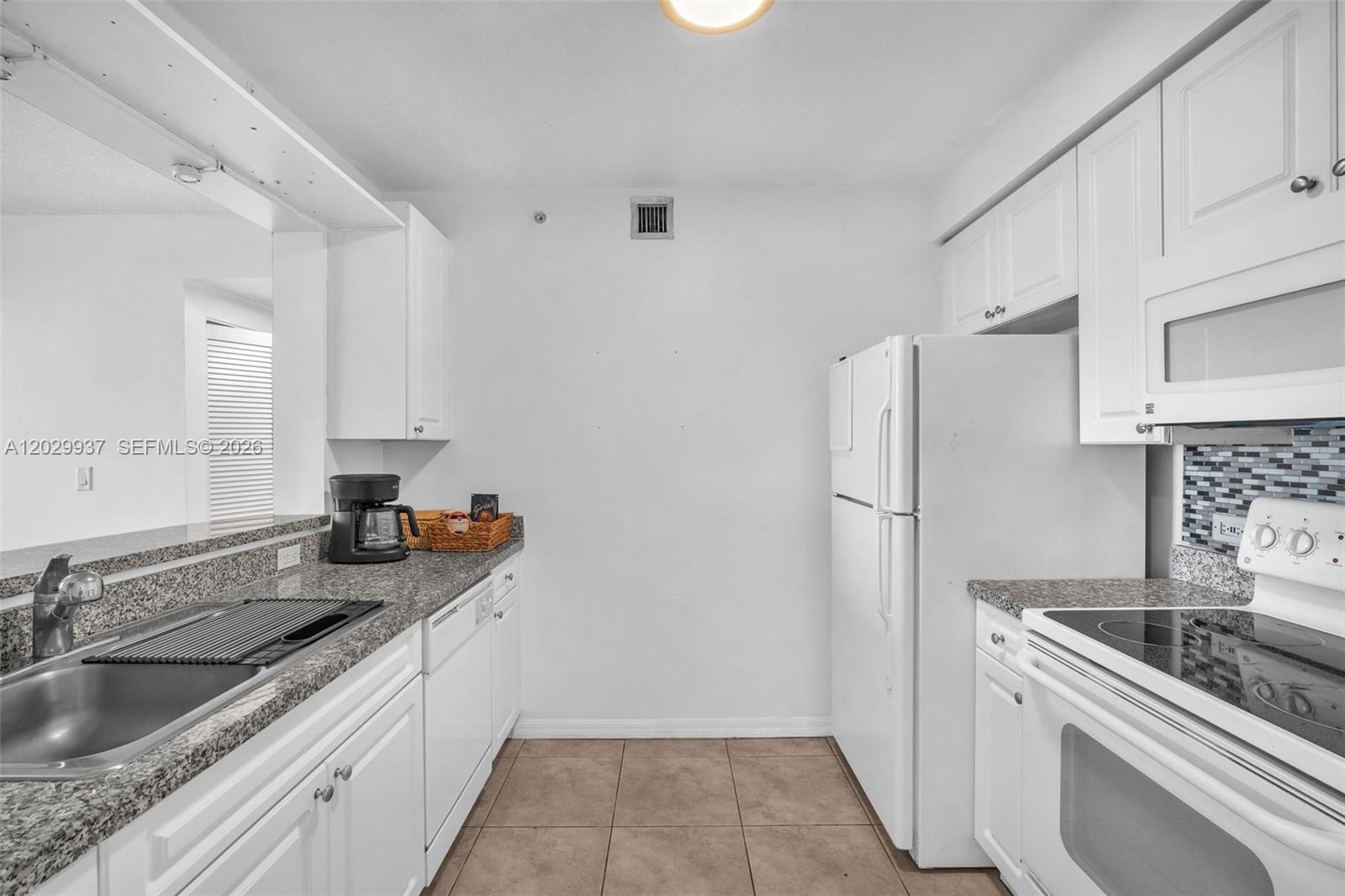 900 SW 8th St #1103, Miami FL 33130