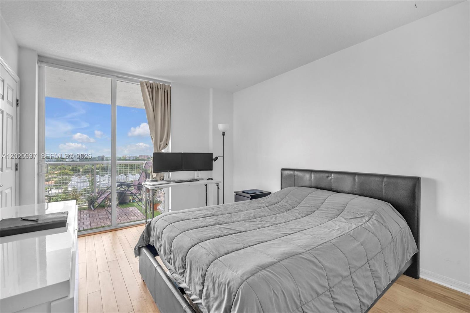 900 SW 8th St #1103, Miami FL 33130