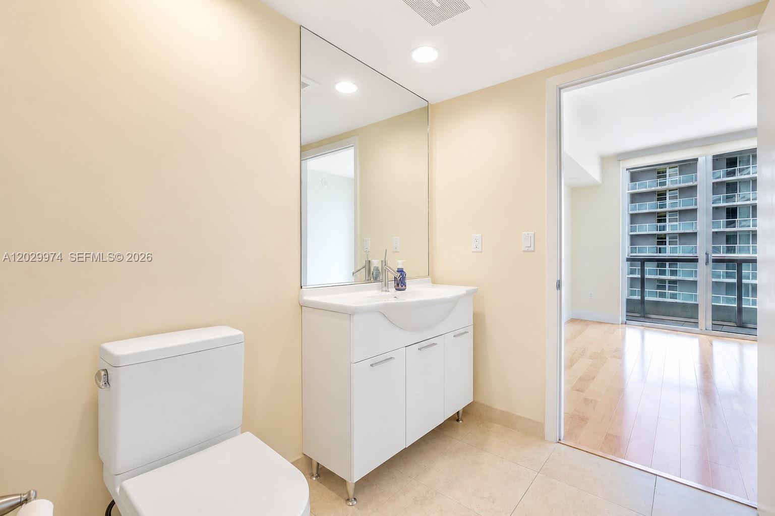 475 Brickell Ave #2909, Miami FL 33131