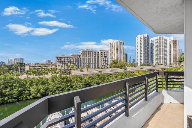 3500 Mystic Pointe Dr #604, Aventura FL 33180