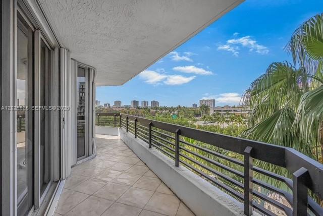 3500 Mystic Pointe Dr #604, Aventura FL 33180