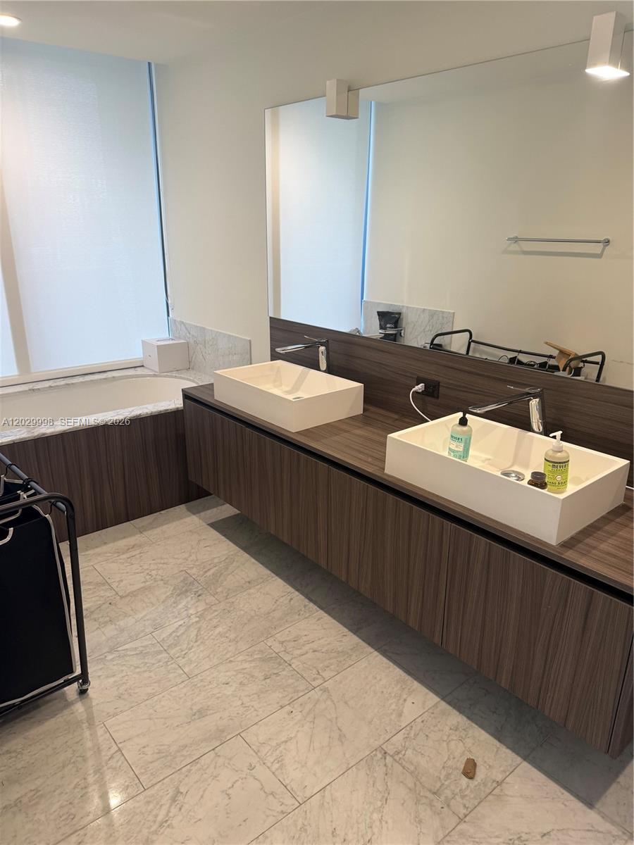 1000 Brickell Plz #3412, Miami FL 33131
