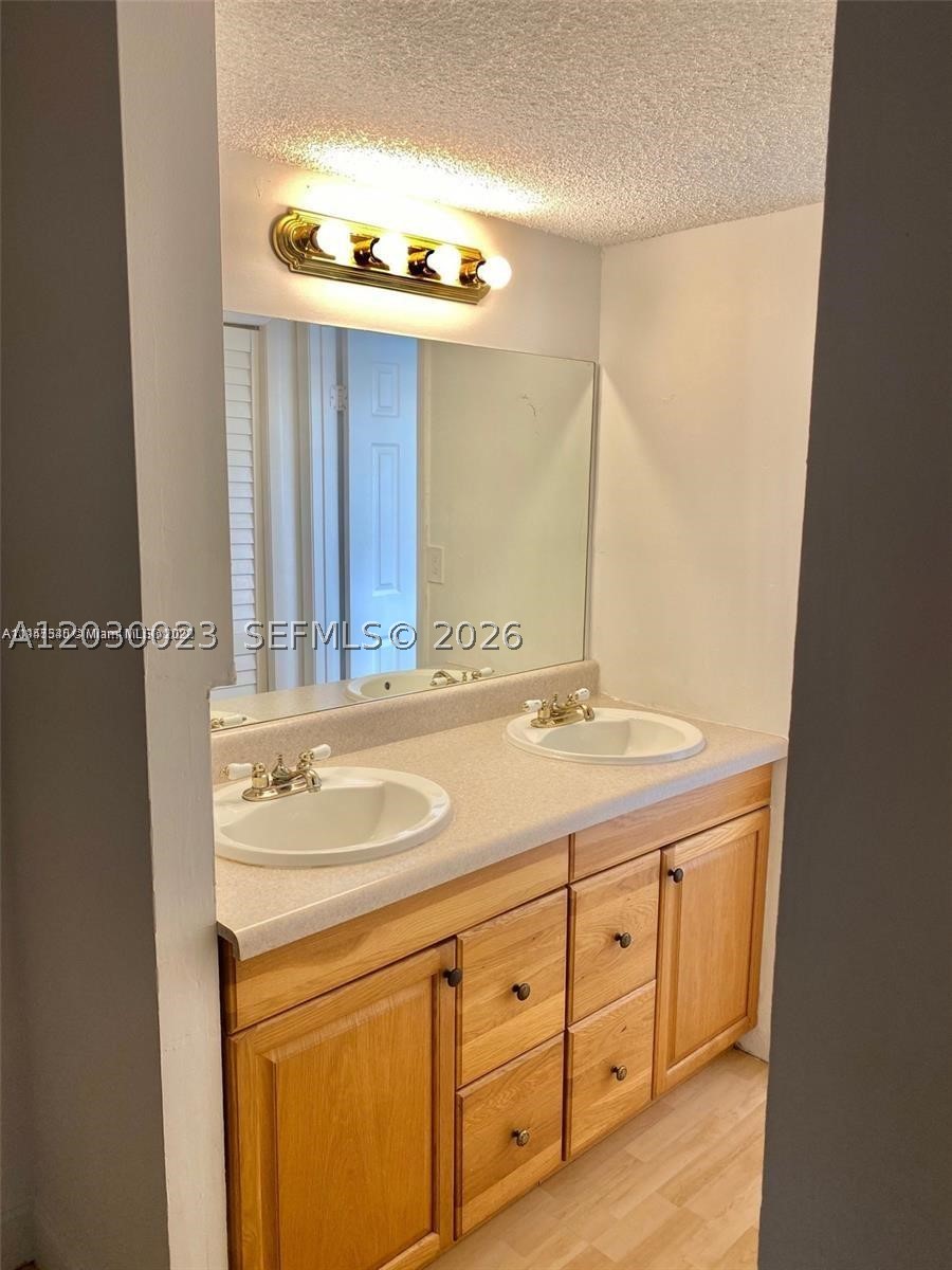 159 Lakeview dr #204, Weston FL 33326