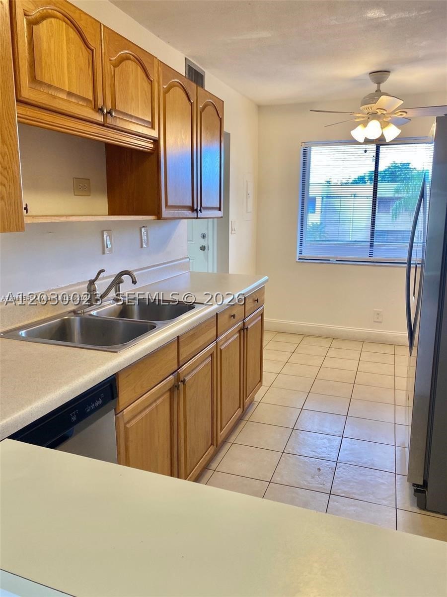 159 Lakeview dr #204, Weston FL 33326