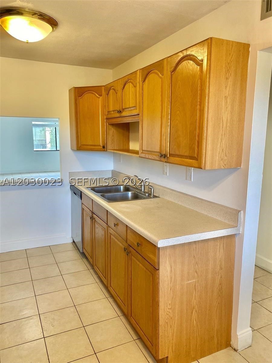 159 Lakeview dr #204, Weston FL 33326