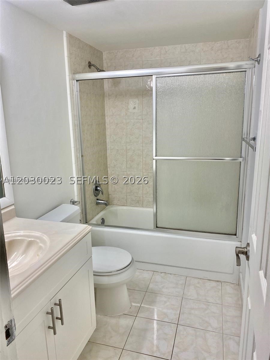 159 Lakeview dr #204, Weston FL 33326