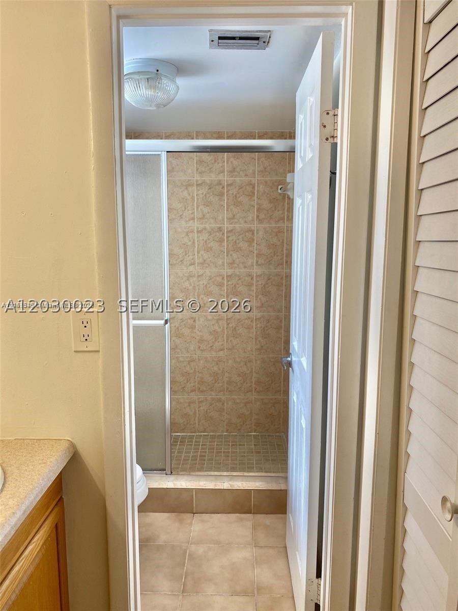 159 Lakeview dr #204, Weston FL 33326