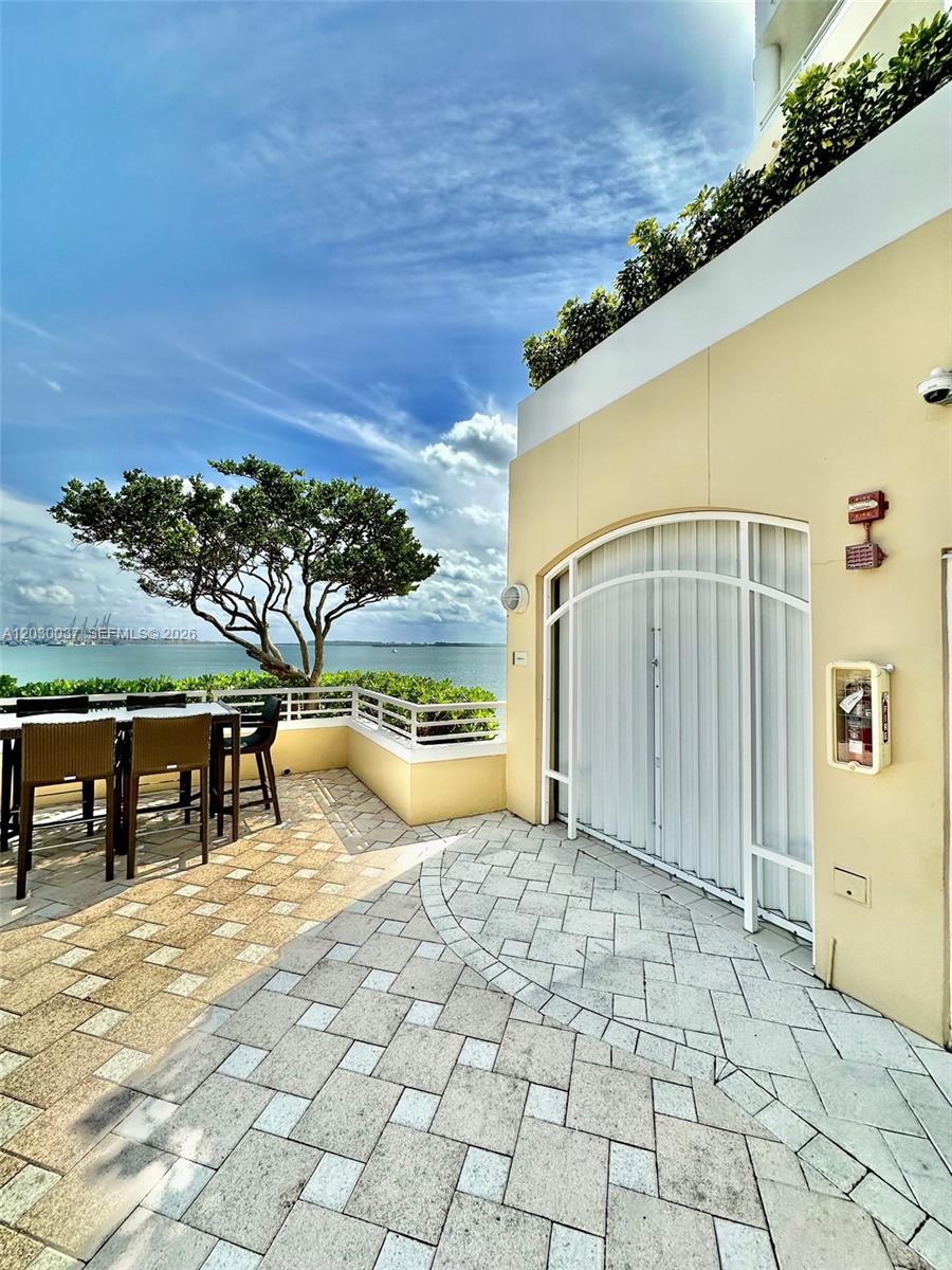 808 Brickell Key Dr #3002, Miami FL 33131