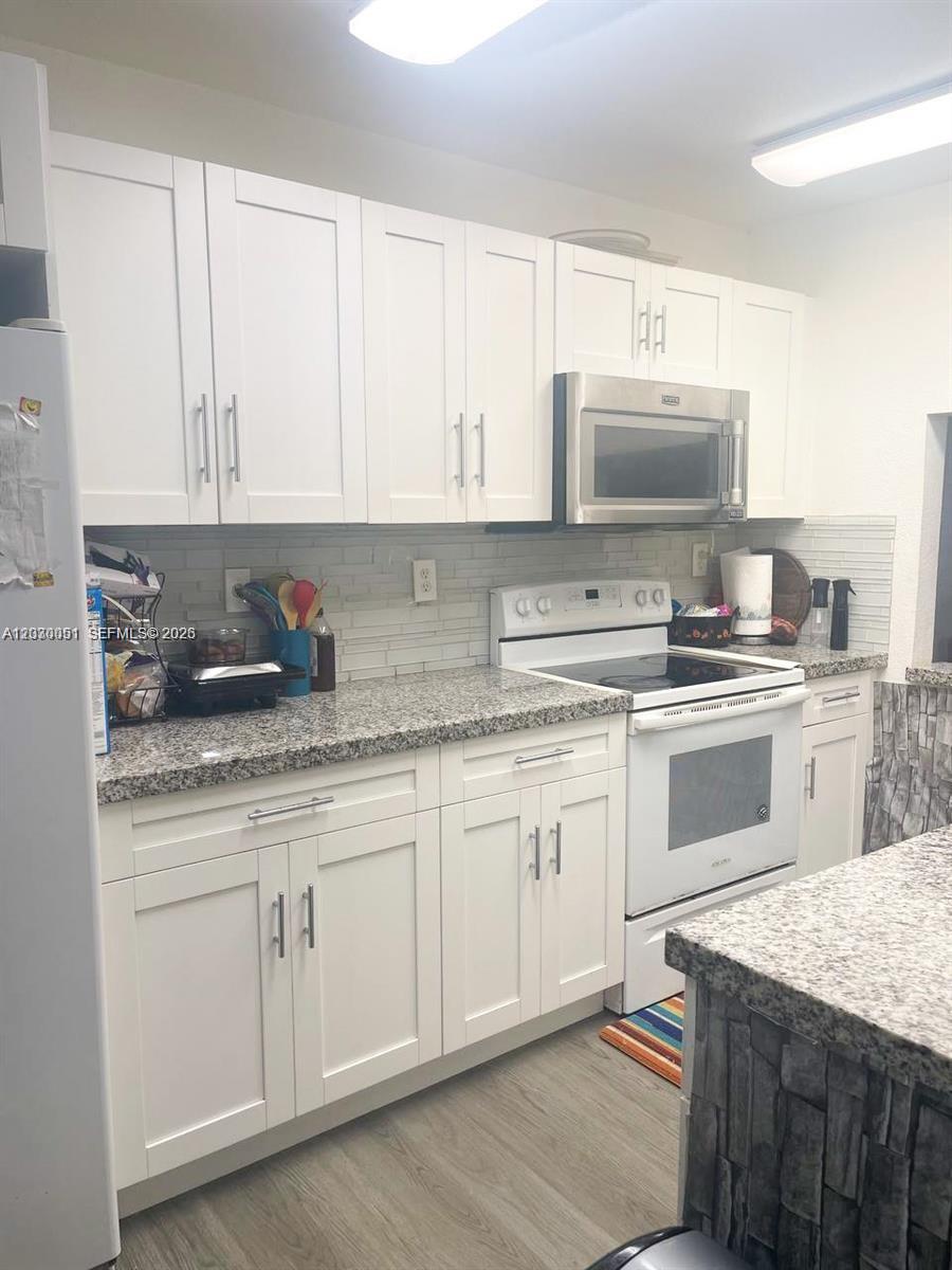 177 Lakeview Dr #104, Weston FL 33326