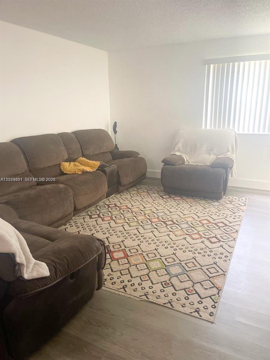 177 Lakeview Dr #104, Weston FL 33326