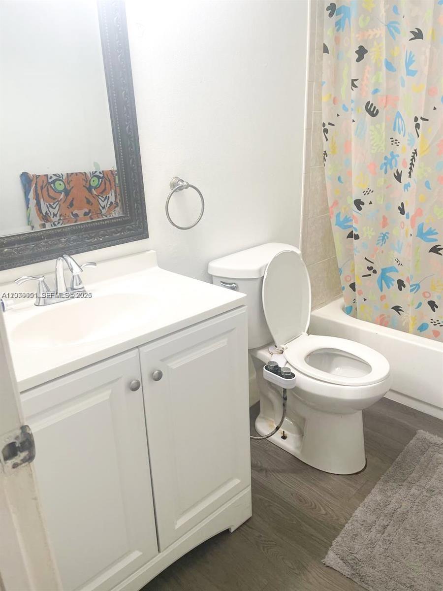 177 Lakeview Dr #104, Weston FL 33326