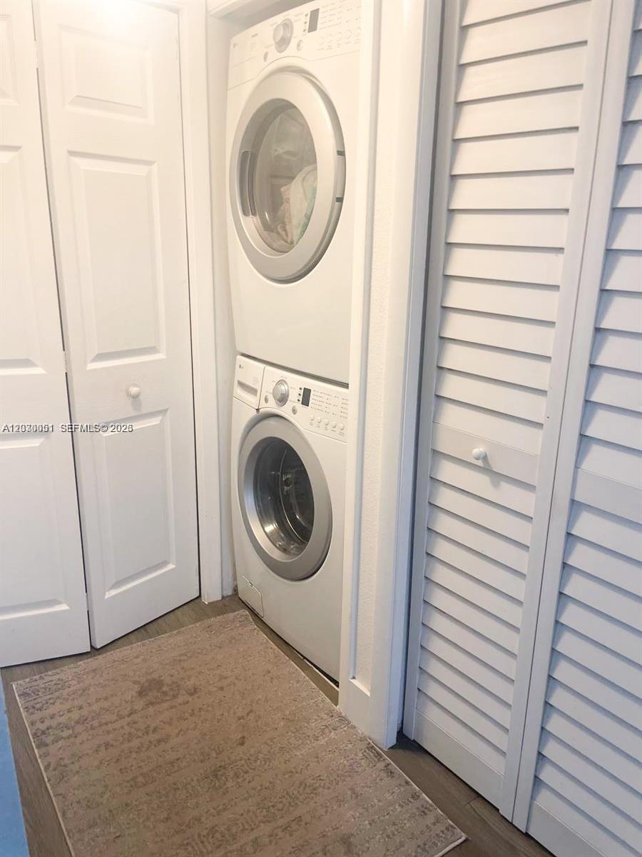 177 Lakeview Dr #104, Weston FL 33326