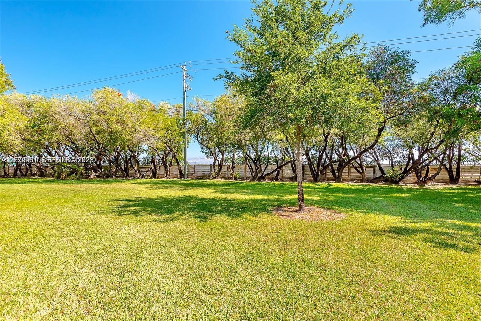 177 Lakeview Dr #104, Weston FL 33326