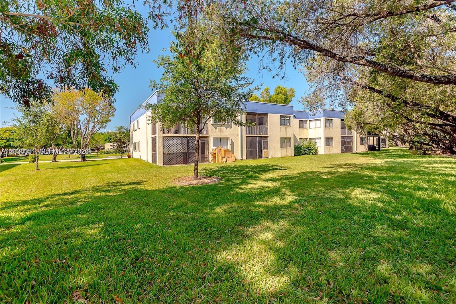 177 Lakeview Dr #104, Weston FL 33326