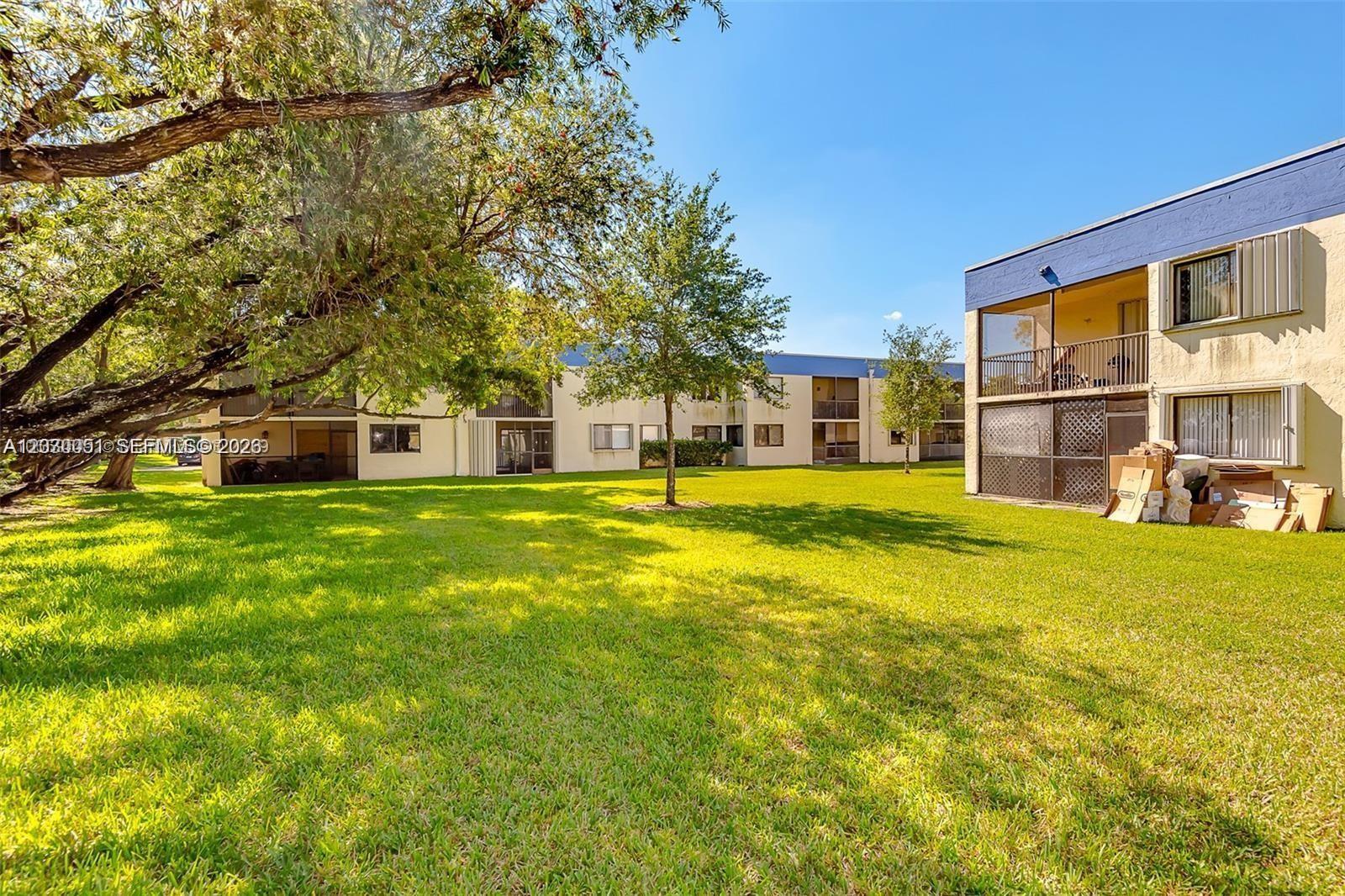 177 Lakeview Dr #104, Weston FL 33326