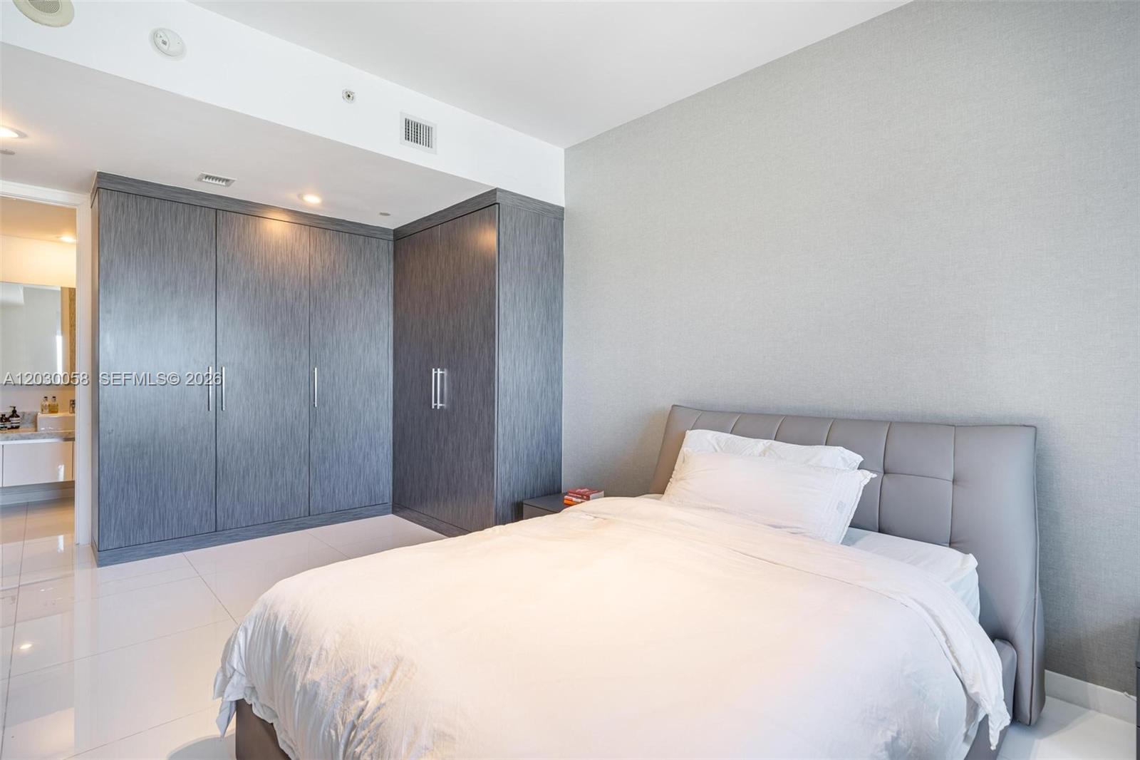 1100 Biscayne Blvd #5203, Miami FL 33132
