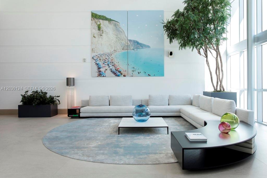 5959 Collins Ave #807, Miami Beach FL 33140