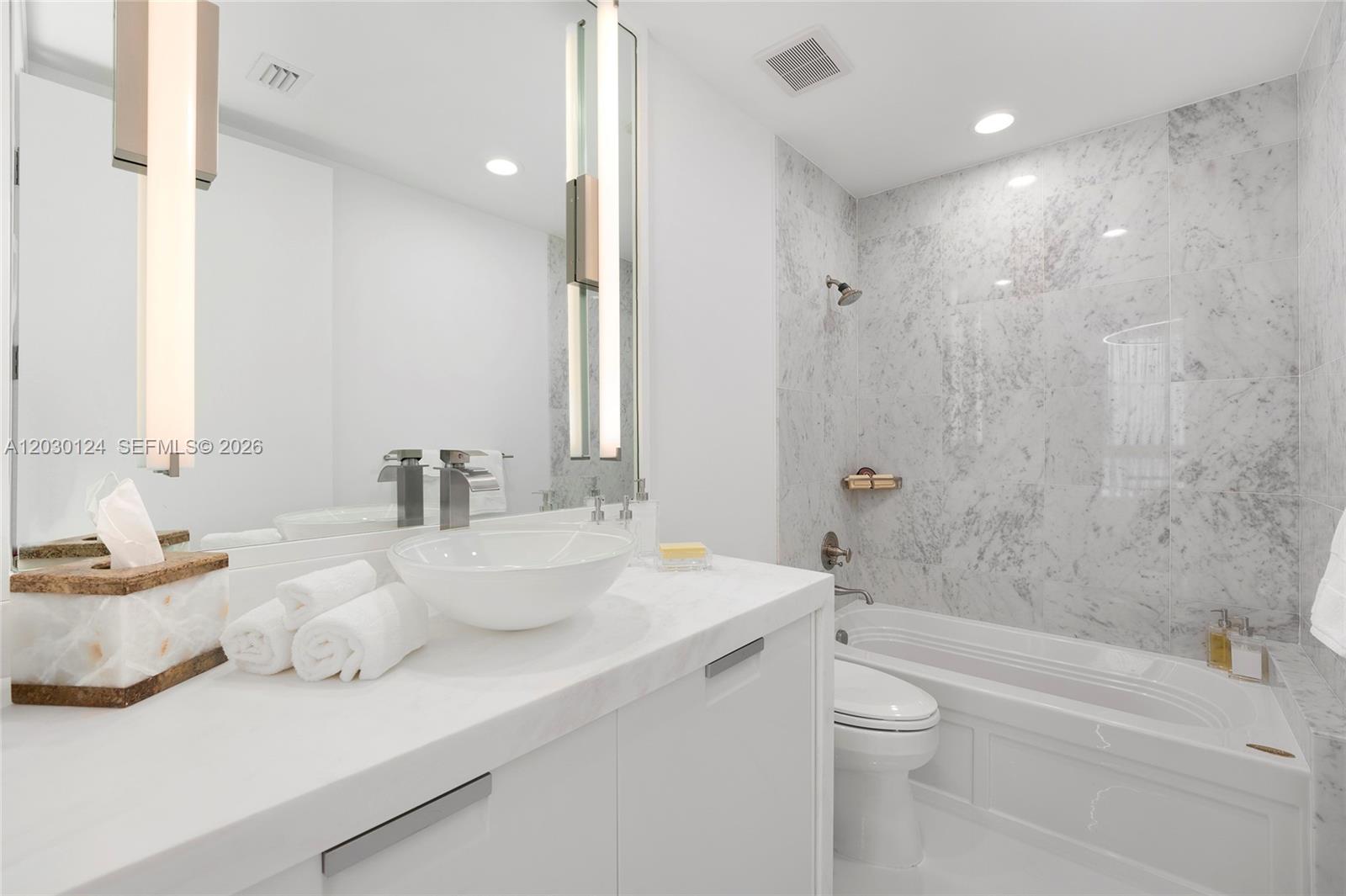 5959 Collins Ave #807, Miami Beach FL 33140