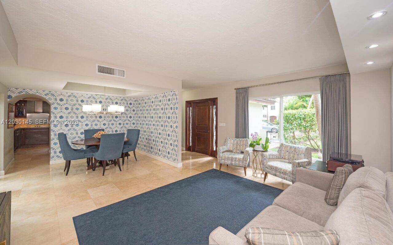 423 Alhambra Cir, Coral Gables FL 33134