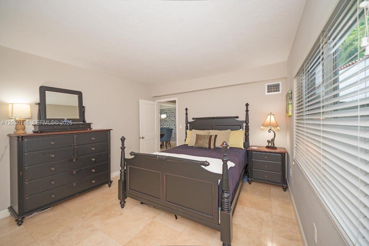 423 Alhambra Cir, Coral Gables FL 33134