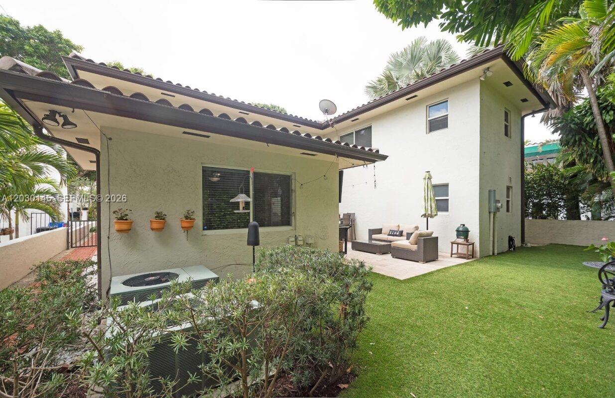 423 Alhambra Cir, Coral Gables FL 33134