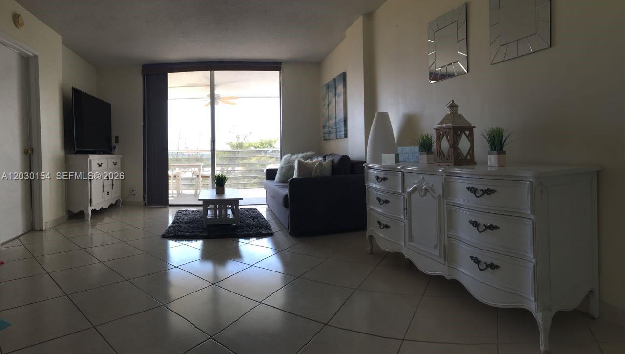 3660 NE 166th St #611, North Miami Beach FL 33160