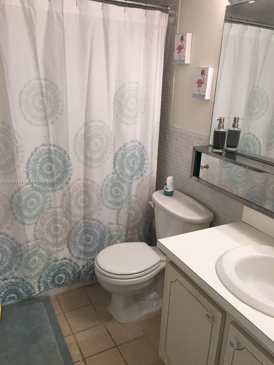 3660 NE 166th St #611, North Miami Beach FL 33160
