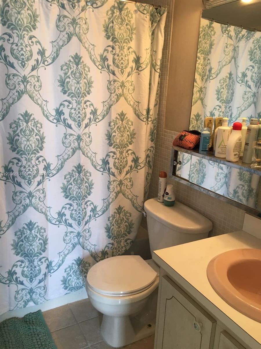 3660 NE 166th St #611, North Miami Beach FL 33160