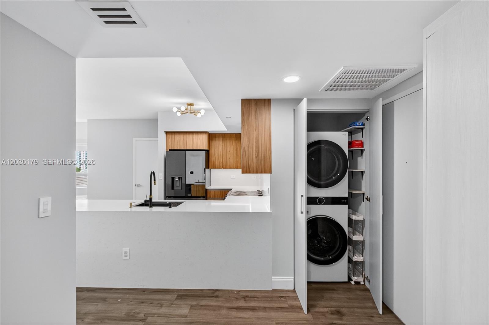 350 S Miami Ave #1705, Miami FL 33130