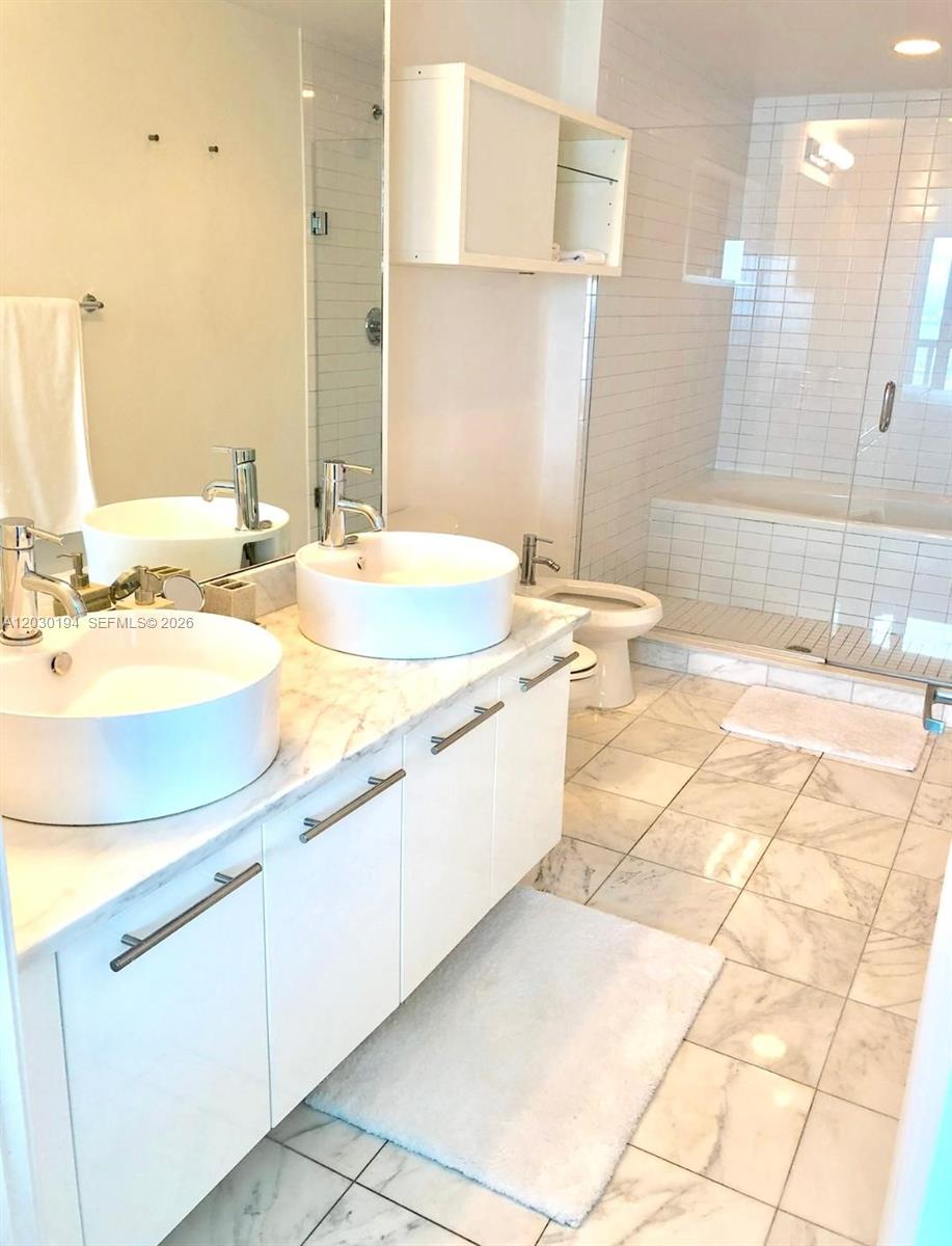888 Biscayne Blvd #2911, Miami FL 33132