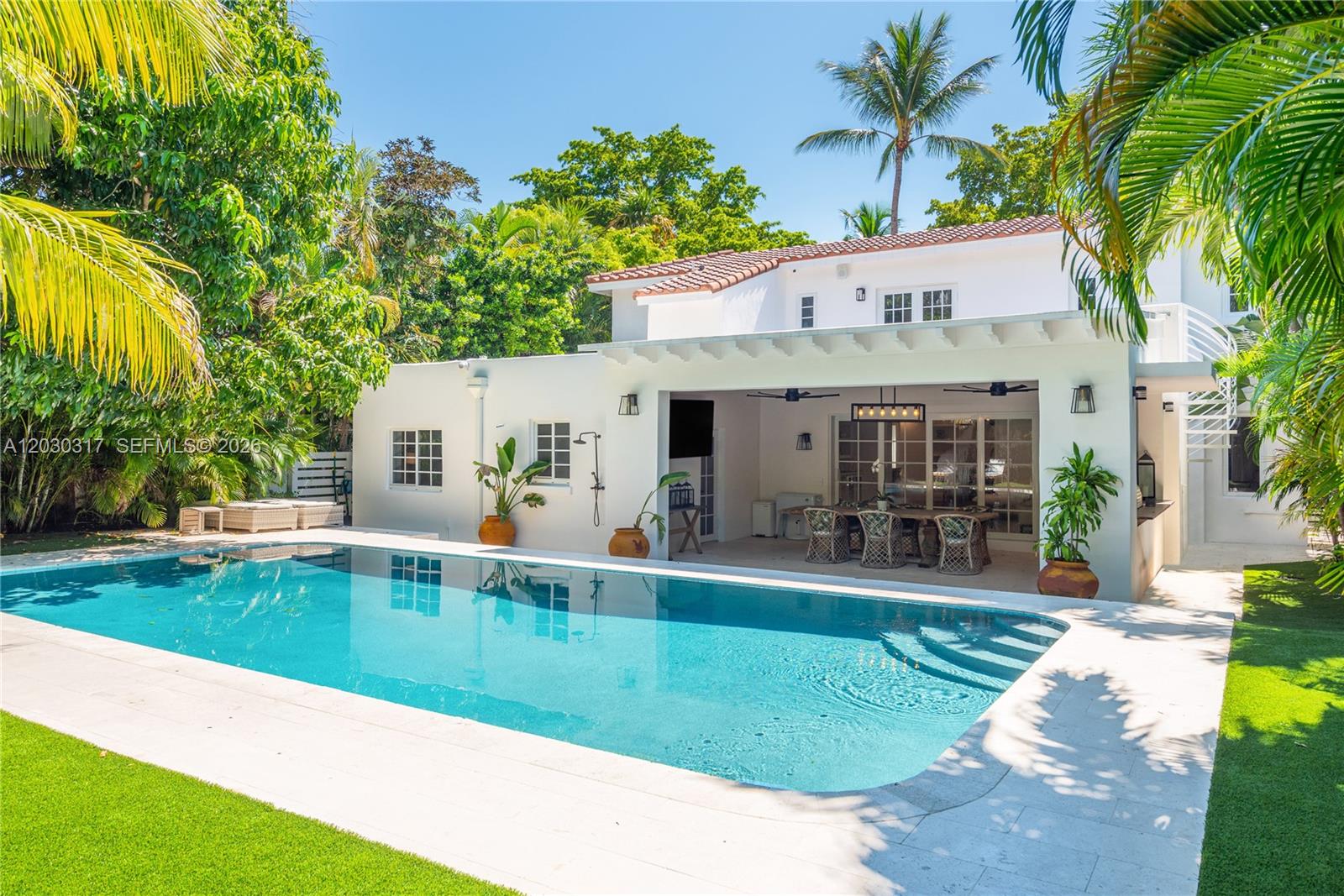 5236 Pine Tree Dr, Miami Beach FL 33140