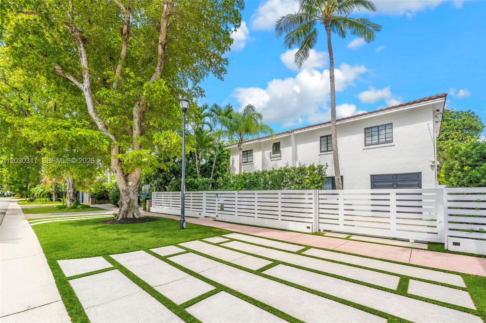 5236 Pine Tree Dr, Miami Beach FL 33140