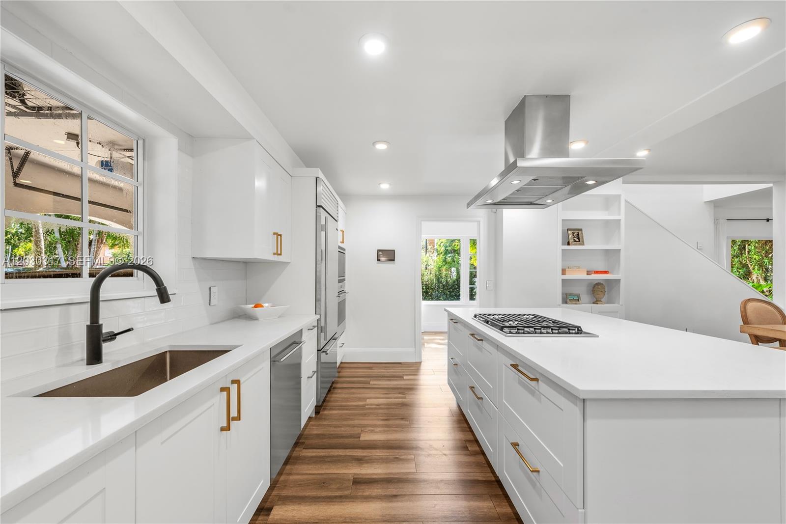 5236 Pine Tree Dr, Miami Beach FL 33140