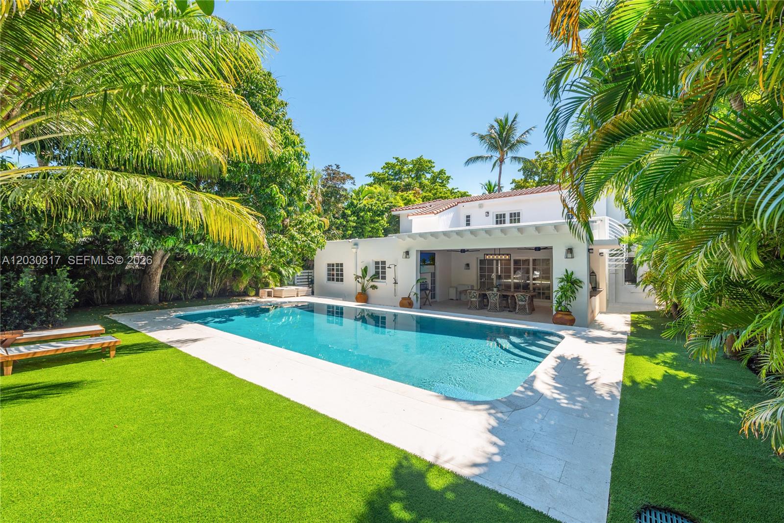 5236 Pine Tree Dr, Miami Beach FL 33140