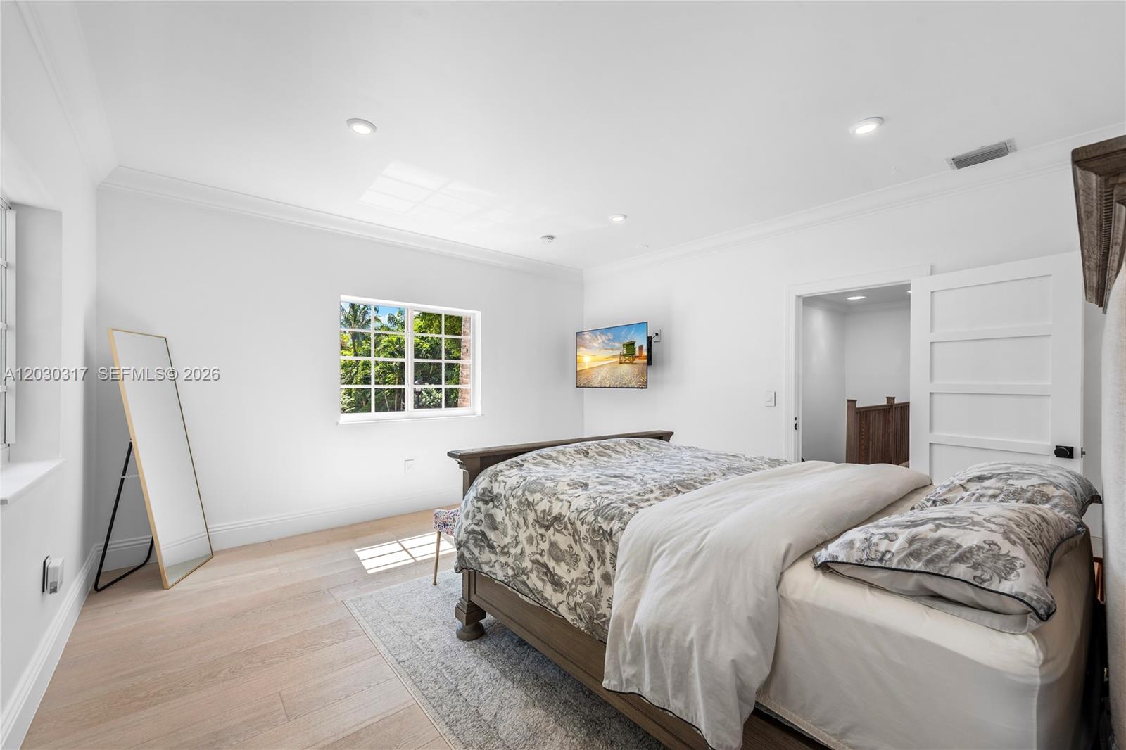 5236 Pine Tree Dr, Miami Beach FL 33140