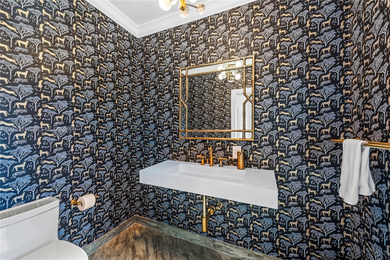 5236 Pine Tree Dr, Miami Beach FL 33140