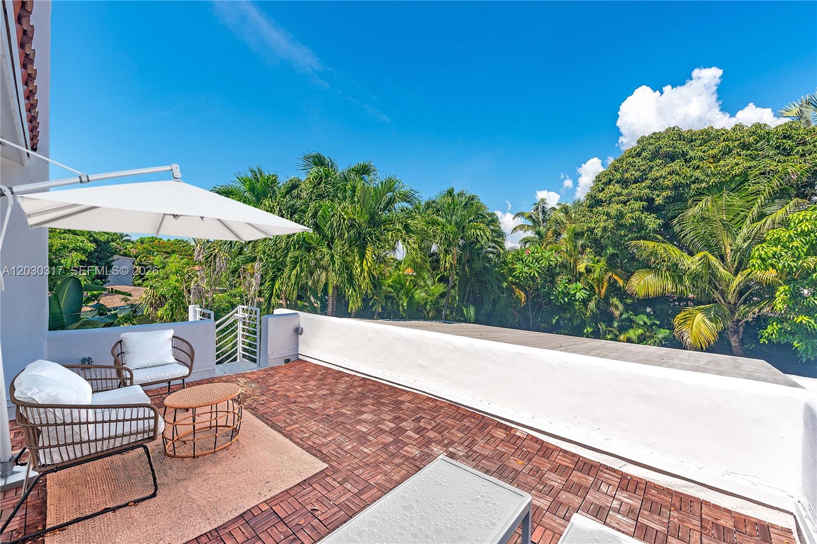 5236 Pine Tree Dr, Miami Beach FL 33140