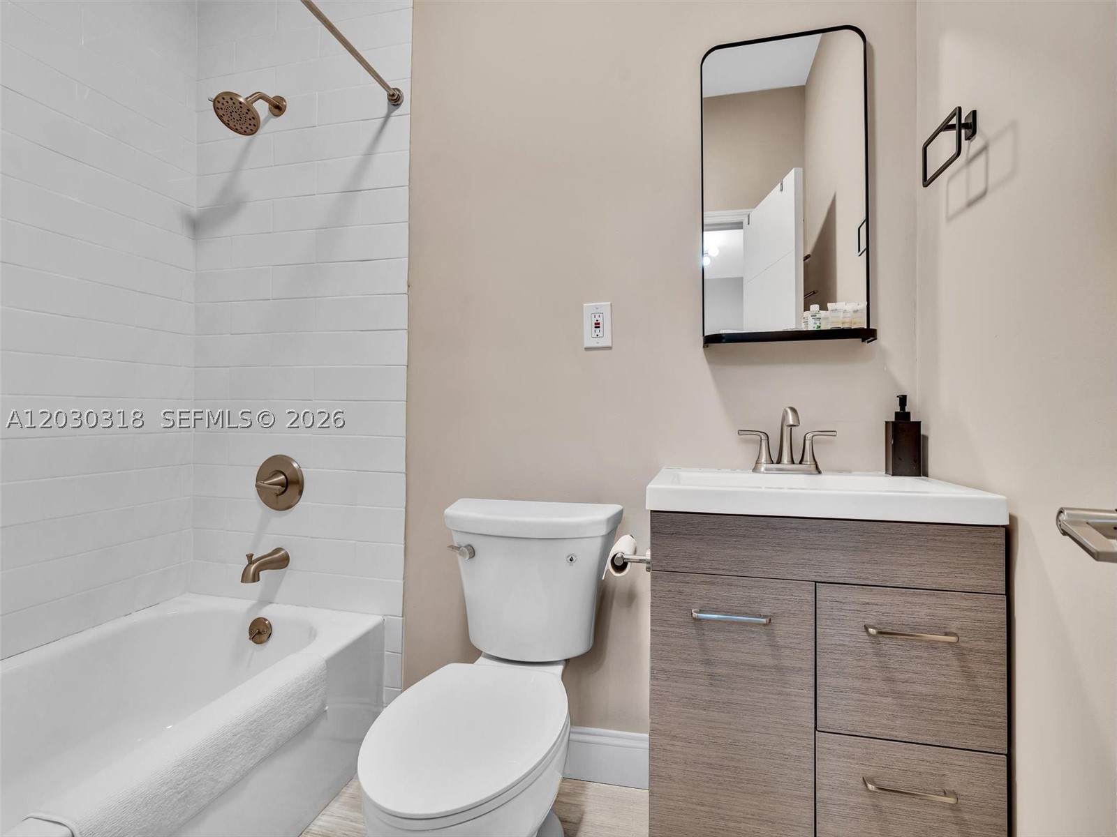8052 NW 161st Ter, Miami Lakes FL 33016