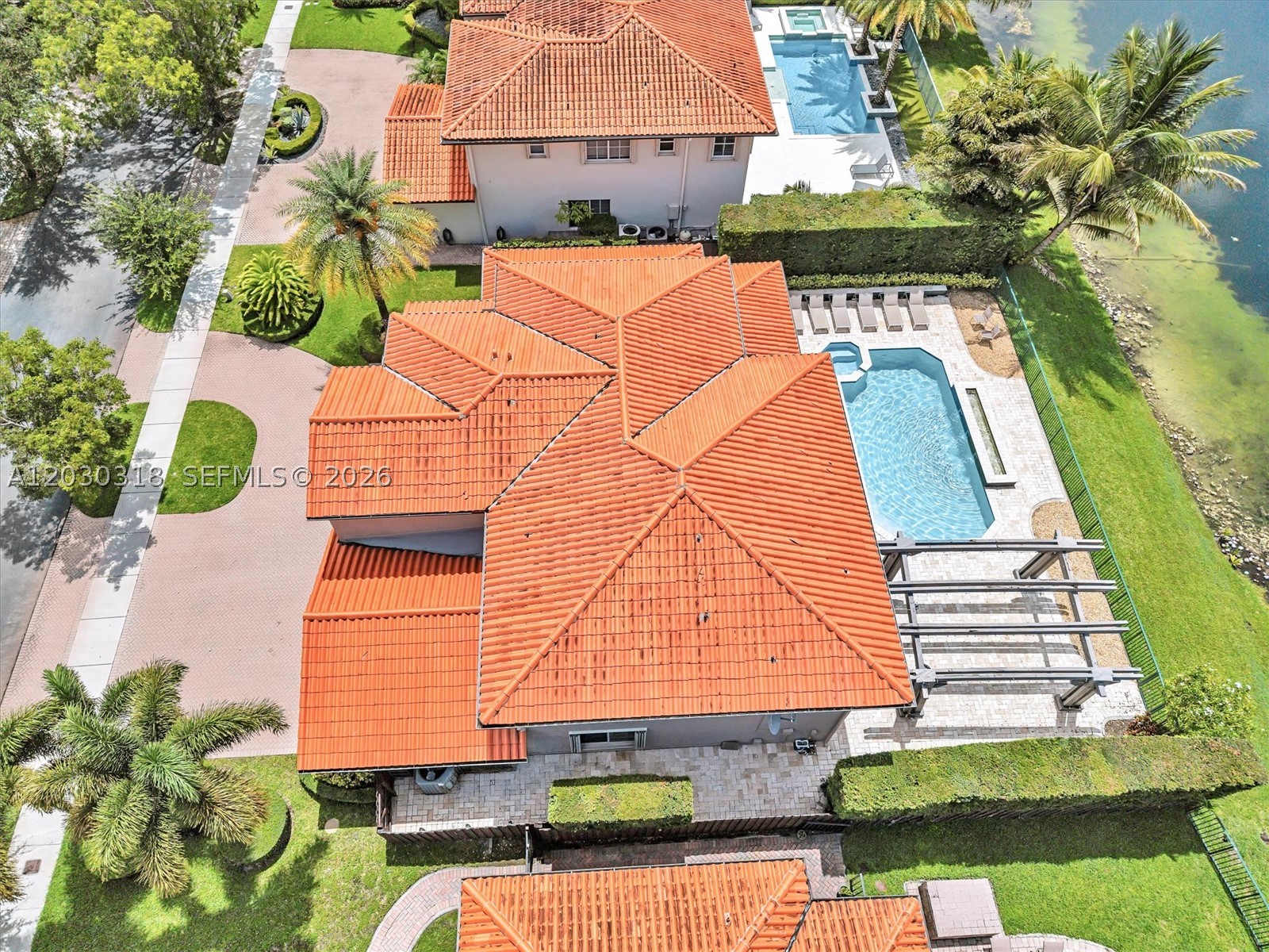 8052 NW 161st Ter, Miami Lakes FL 33016